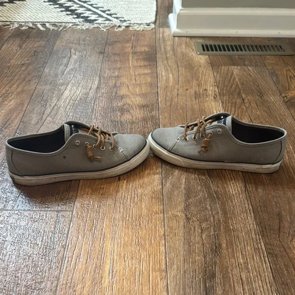 Women's 8 Canvas Slip Ons - Picture 2 of 5